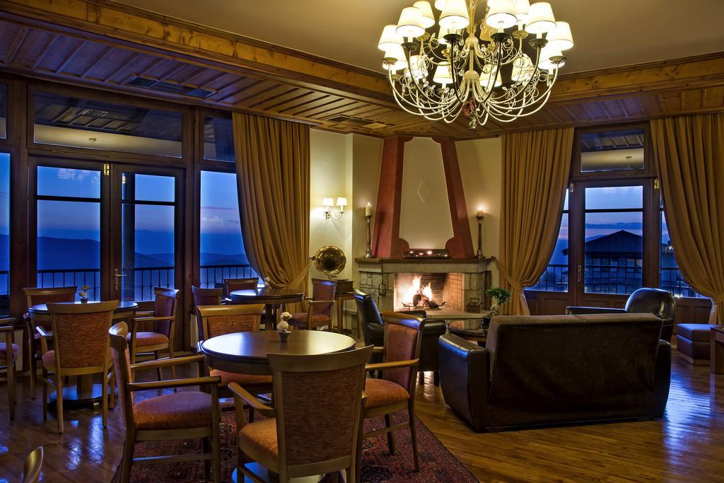 Alpen House Hotel & Suites Arachova Exteriör bild