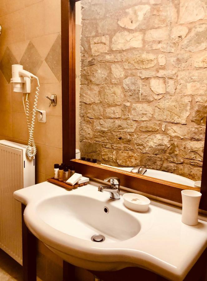 Alpen House Hotel & Suites Arachova Exteriör bild