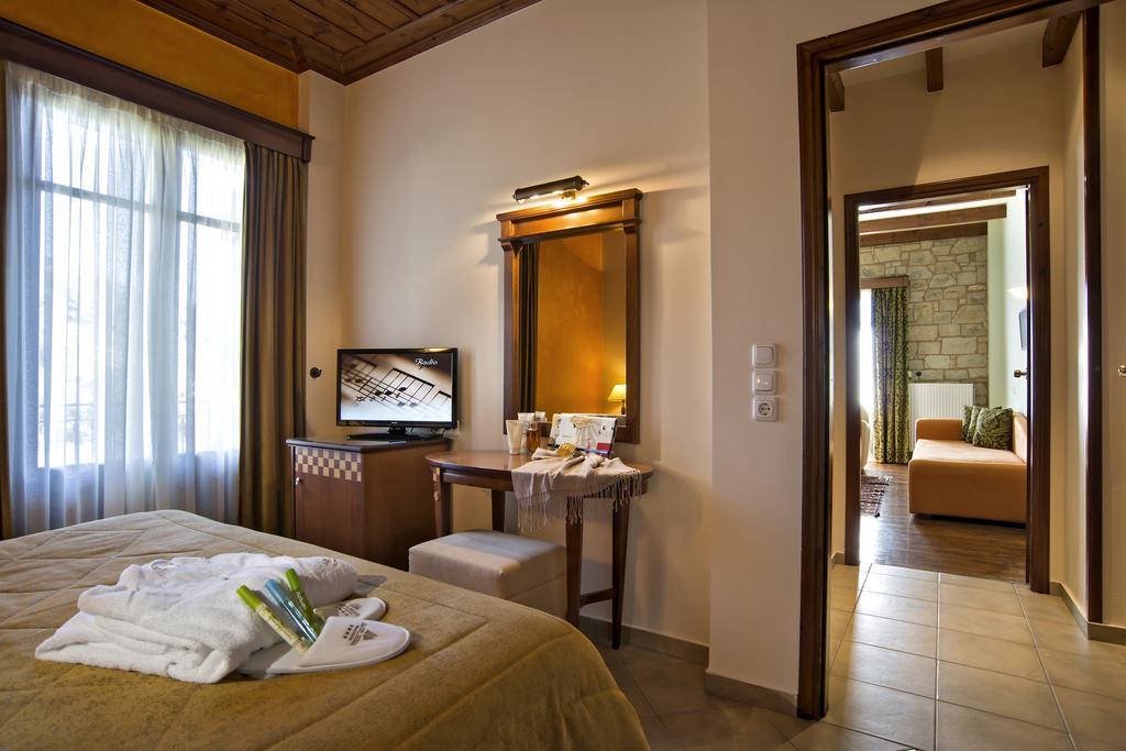 Alpen House Hotel & Suites Arachova Rum bild