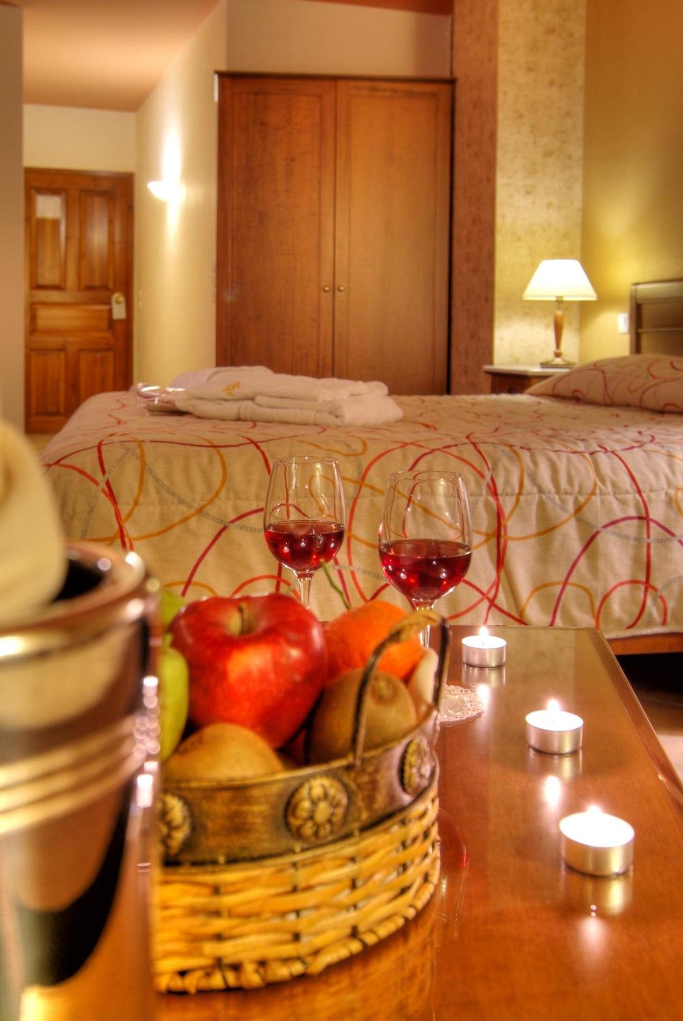 Alpen House Hotel & Suites Arachova Exteriör bild